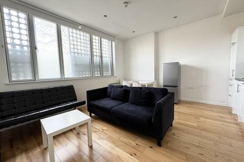 York Way, Islington, N7 2 bed flat for sale