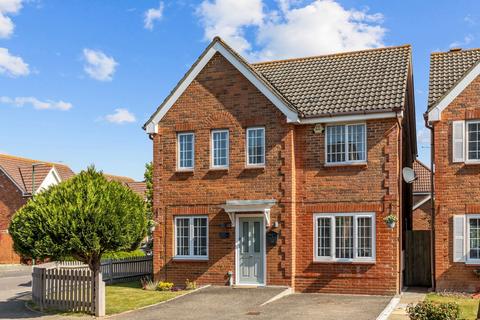 Columbine Way, Littlehampton, BN17 4 bed detached house for sale