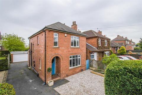 Queens Drive, Ossett WF5 3 bed detached house for sale
