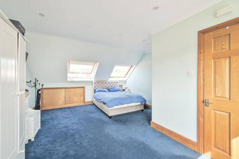 Brookfield Avenue, Mill Hill, London... 4 bed semi