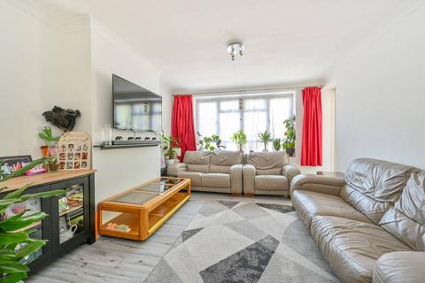 Oak Way, Acton, London, W3 3 bed flat for sale