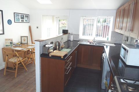 169 Wold Road 2 bed end of terrace house for sale