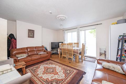 Chapman Street, Shadwell, London, E1 3 bed flat for sale