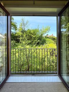 Kings Acre, Newport NP20 2 bed flat for sale