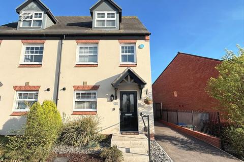 Kirkfell Drive, Middleton, Manchester... 3 bed semi