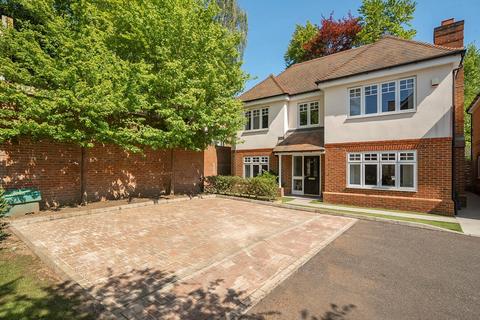 Westerdale Drive, Surrey GU16 5 bed detached house for sale