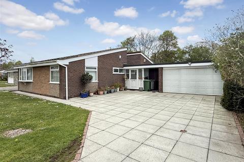Parklands Drive, Wirral 3 bed detached bungalow for sale