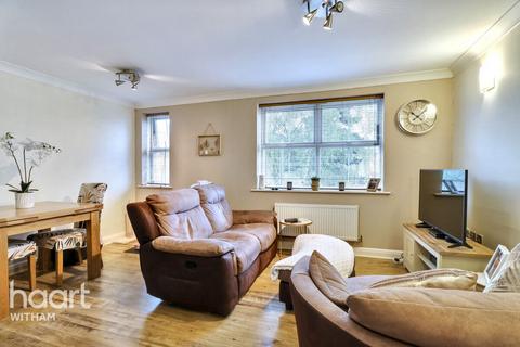 Tucker Drive, Witham 2 bed apartment for sale