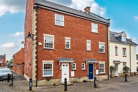 Chivers Road, Devizes 4 bed end of terrace house for sale