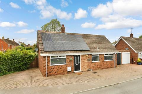 Painters Forstal, Faversham ME13 2 bed detached bungalow for sale