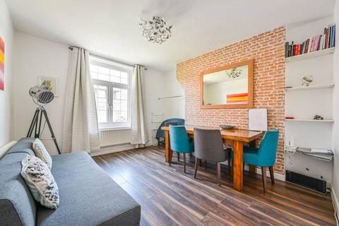 Shadwell Gardens, Shadwell, London, E1 2 bed flat for sale