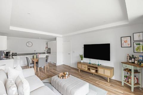 Knaresborough Drive, Earlsfield... 2 bed flat for sale