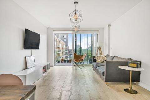 Central Avenue, Fulham, London, SW6 2 bed flat for sale
