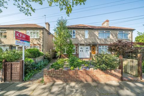 Burwood Avenue, Hayes, Kent, BR2 2 bed flat for sale