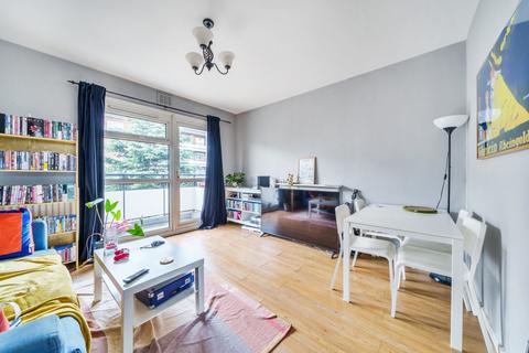 Wyvil Road, London, Vauxhall, SW8 3 bed flat for sale