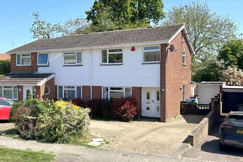 Downsview Drive, Wivelsfield Green RH17 3 bed semi