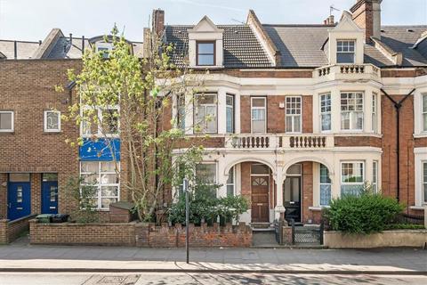 Lee High Road, London SE13 3 bed flat for sale