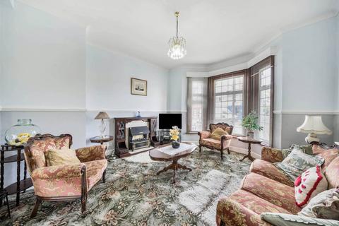 Perry HIll, Catford, London, SE6 2 bed maisonette for sale