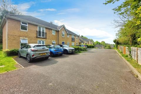 Harriet Drive, Rochester ME1 2 bed ground floor flat for sale