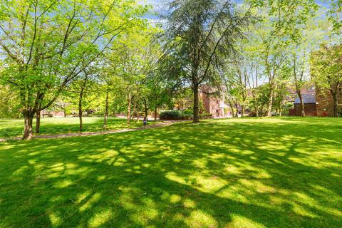 Lily Close, St Pauls Court, London, W14 2 bed maisonette for sale