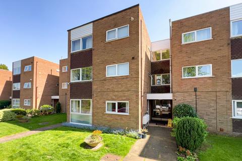 The Courtlands, Wolverhampton, WV6 2 bed ground floor flat for sale