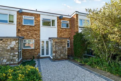 Queen Mary Road, Shepperton, TW17 2 bed terraced house for sale