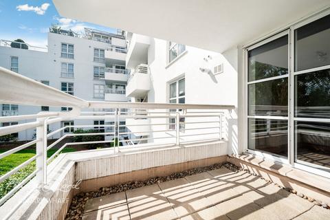 Barrier Point Road, London 2 bed apartment for sale