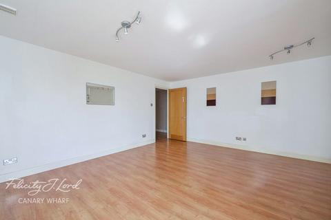 Barrier Point Road, London 2 bed apartment for sale