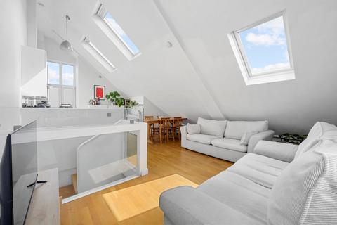 Prescott Place, Clapham, London 2 bed maisonette for sale