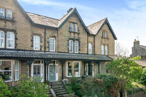 Bolton Road, Silsden, BD20 0JY 6 bed terraced house for sale