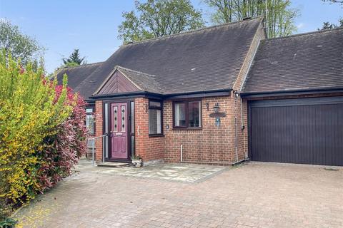 Essex Way, Sonning Common Reading RG4 2 bed bungalow for sale