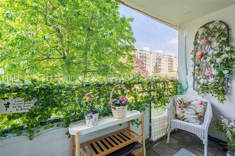 Churchill Gardens, London, SW1V 2 bed apartment for sale