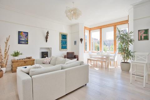 Sandgate Road, Folkestone, Kent, CT20 3 bed flat for sale