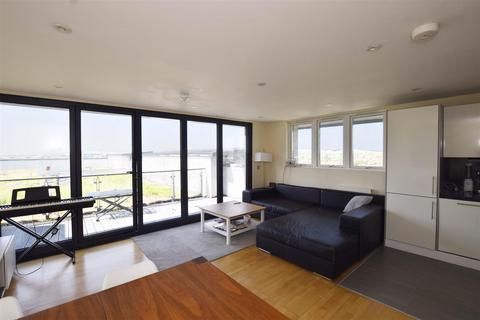 Elm Road, Wembley, Middlesex 2 bed flat for sale