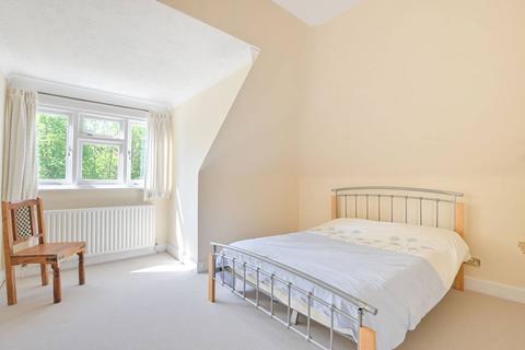 Chatsworth Road, Mapesbury Estate... 2 bed flat for sale
