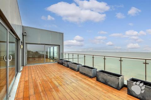 Parade Walk, Shoeburyness SS3 3 bed penthouse for sale