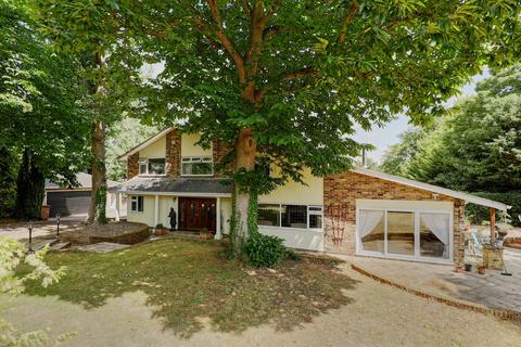 Ducketts Wood, Thundridge, SG12 5 bed detached house for sale