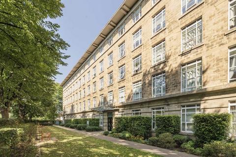 Bromyard Avenue, London W3 2 bed flat for sale