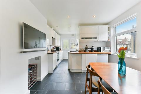 Kimble Road, Colliers Wood SW19 2 bed flat for sale