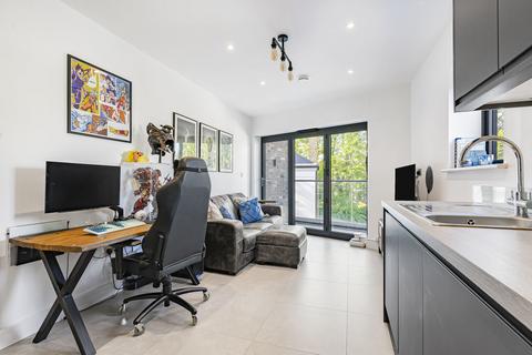 Blunt Road, South Croydon 1 bed apartment for sale