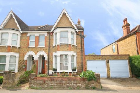 Parkland Grove, Ashford TW15 4 bed semi