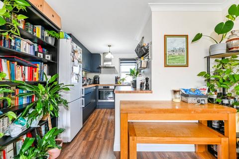 Roman Way, Islington, London, N7 2 bed flat for sale