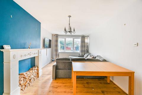 Atwater Close, Brixton, London, SW2 3 bed maisonette for sale