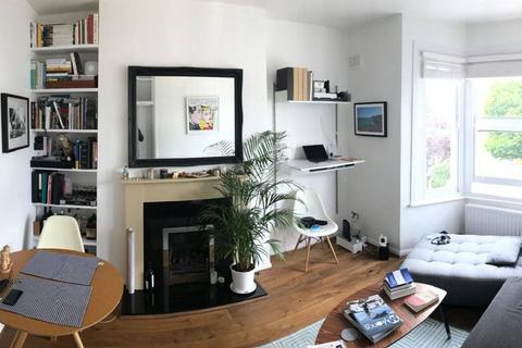 Goodwin Road, Hammersmith, London, W12 1 bed flat for sale