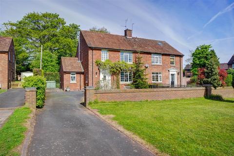 7 The Avenue, Waresley, Kidderminster 3 bed semi