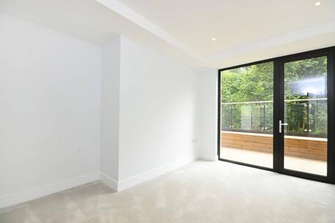 Knaresborough Drive, Earlsfield... 2 bed flat for sale