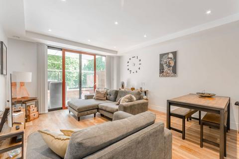 Knaresborough Drive, Earlsfield... 2 bed flat for sale