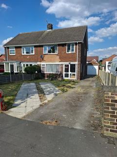 Kingsway Close, West Yorkshire WF5 3 bed semi