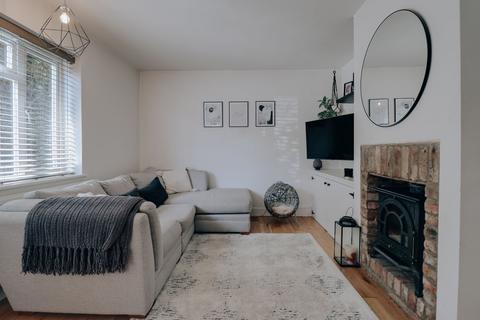 Middle Meadow, Chalfont St. Giles, HP8 2 bed maisonette for sale