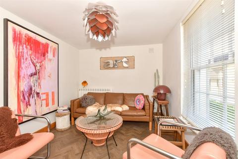 Middle Wall, Whitstable, Kent 1 bed ground floor flat for sale